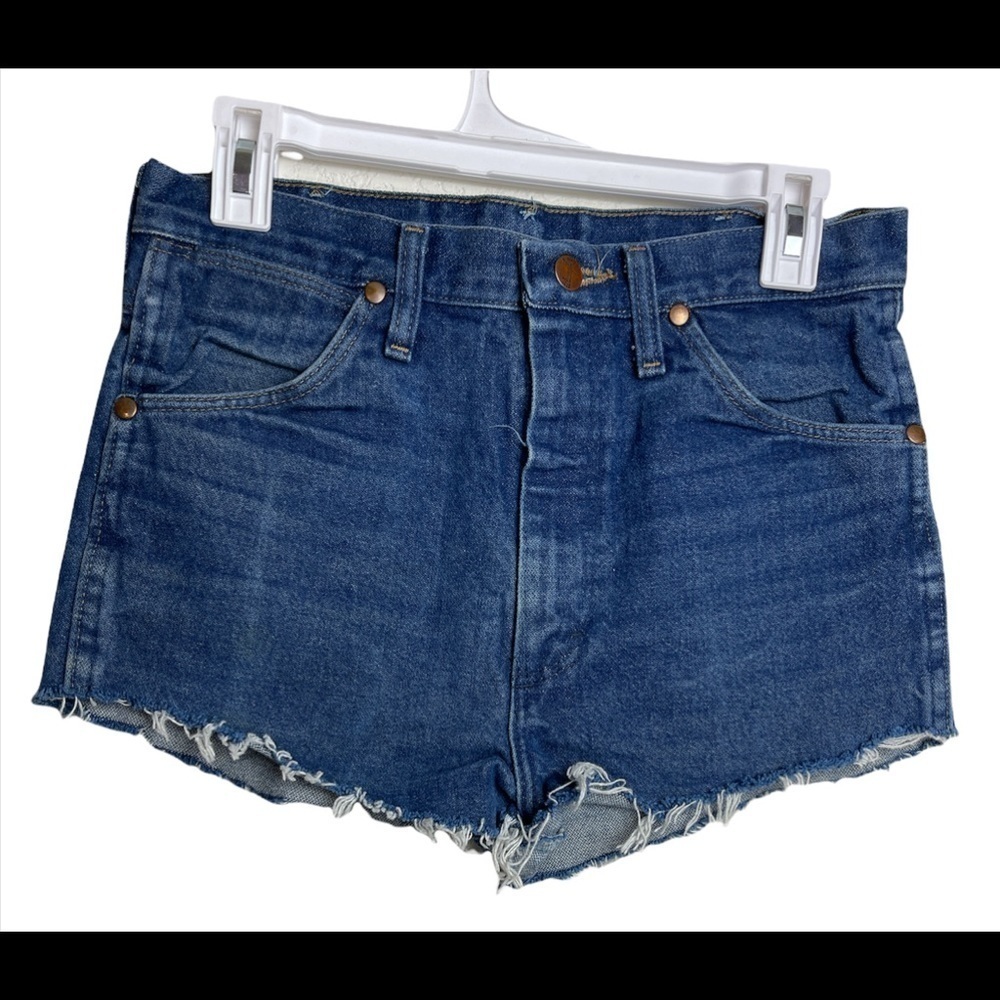 Distressed vintage wrangler shorts size 30 - Picture 3 of 3